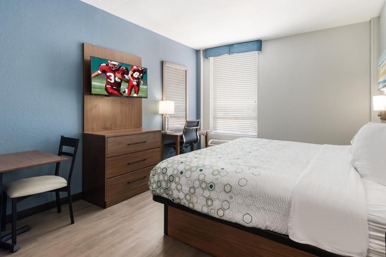 Hometowne Studios By Red Roof Newport News - Hampton West 외부 사진