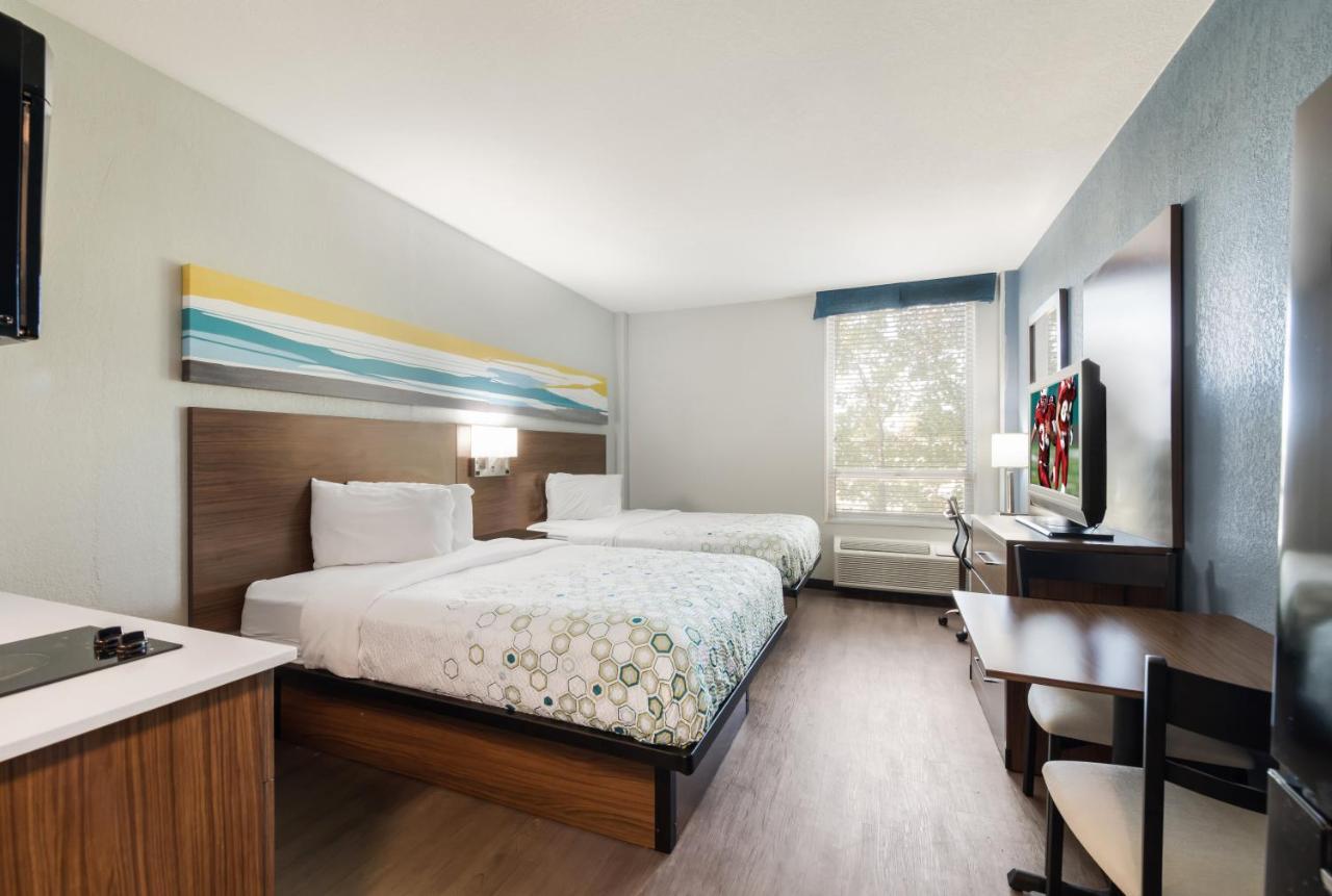 Hometowne Studios By Red Roof Newport News - Hampton West 외부 사진
