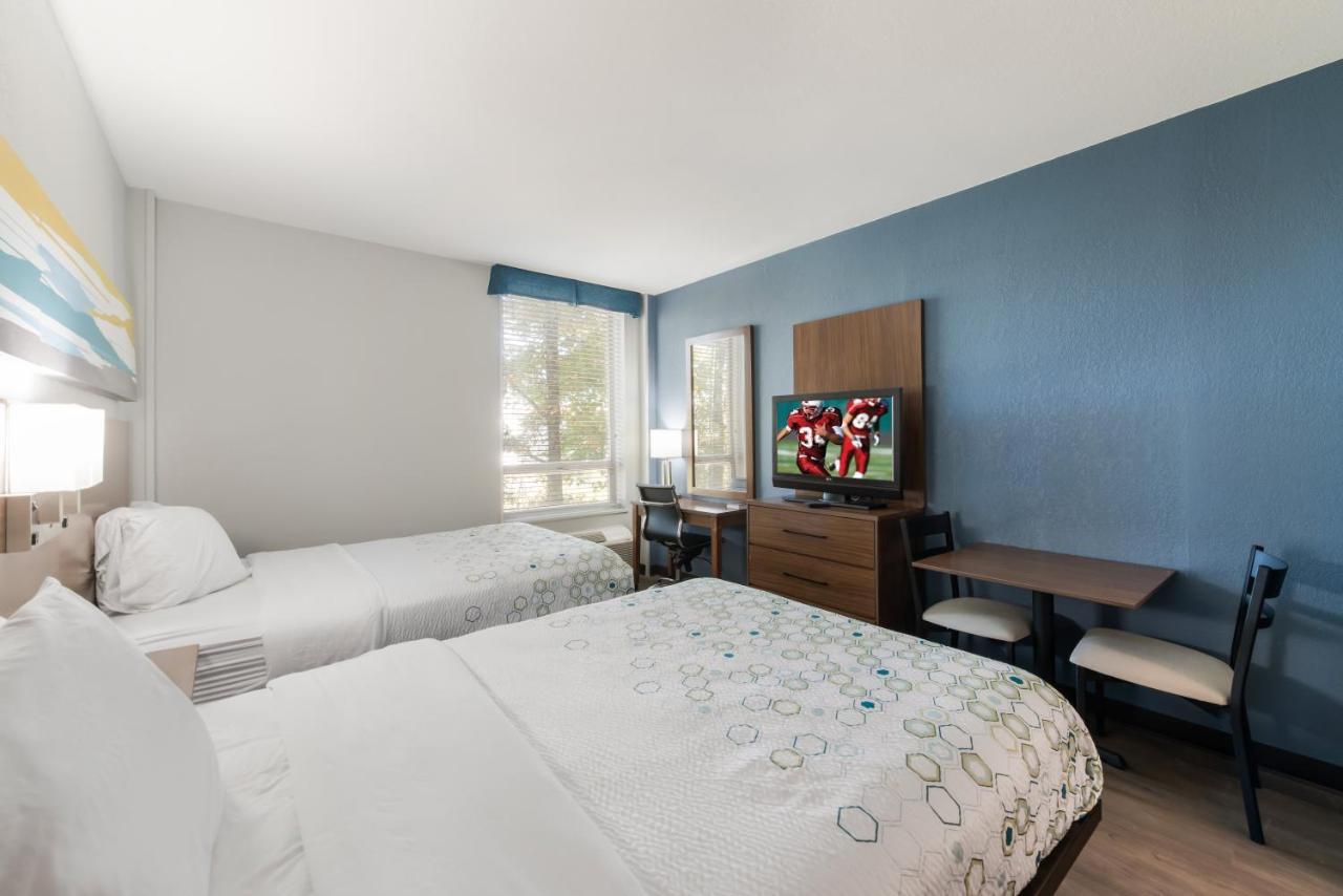 Hometowne Studios By Red Roof Newport News - Hampton West 외부 사진